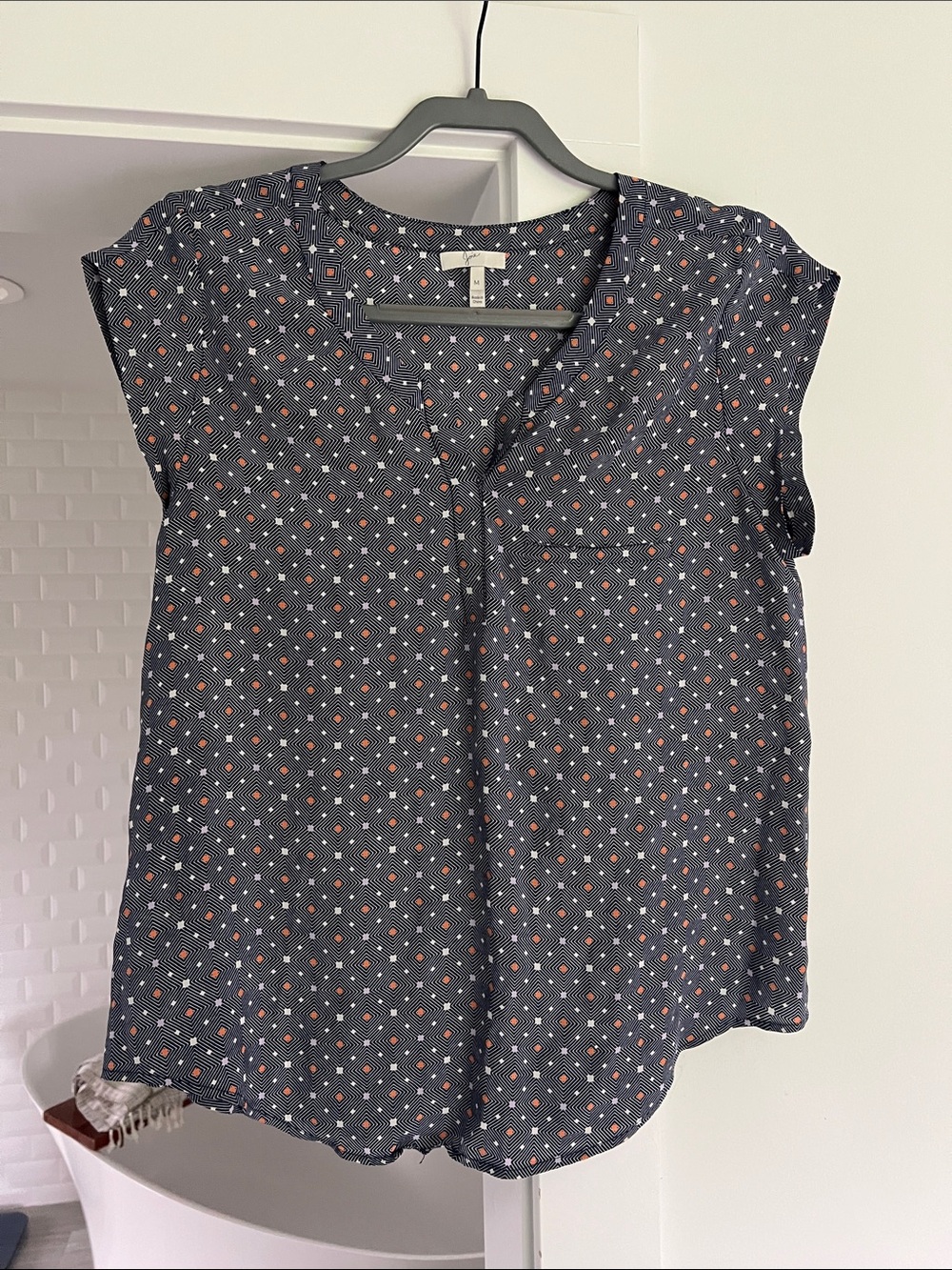 JOIE Ryanna Blouse Silk Geo Print Short Sleeve V Neck Shirt Top Women’s Med - Picture 4 of 7